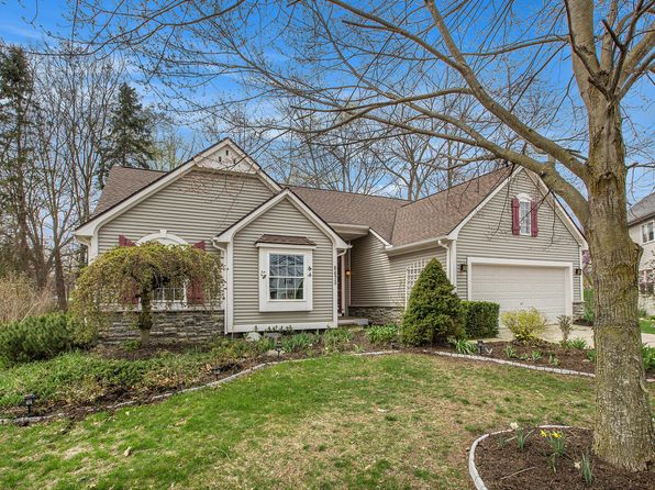 8473 Parkridge Dr, Dexter, MI 48130