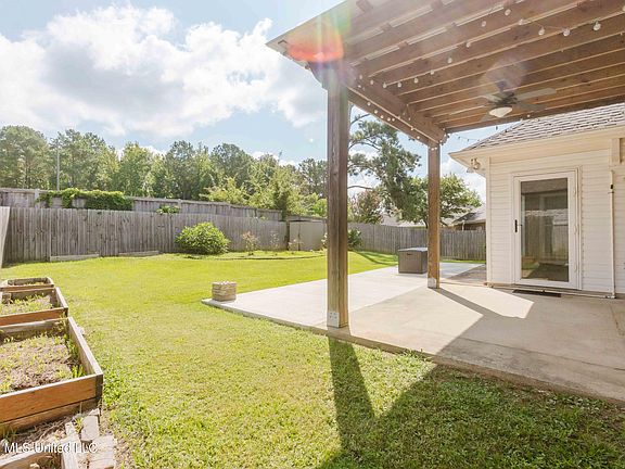 5th image of 120 Susan Ln