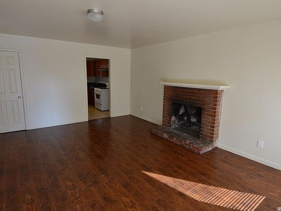 3rd image of 3360 Shelden St