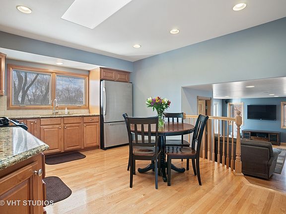 5th image of 1711 S Milbrook Ln