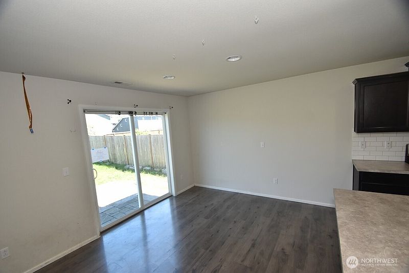 4th image of 17609 Oak Street