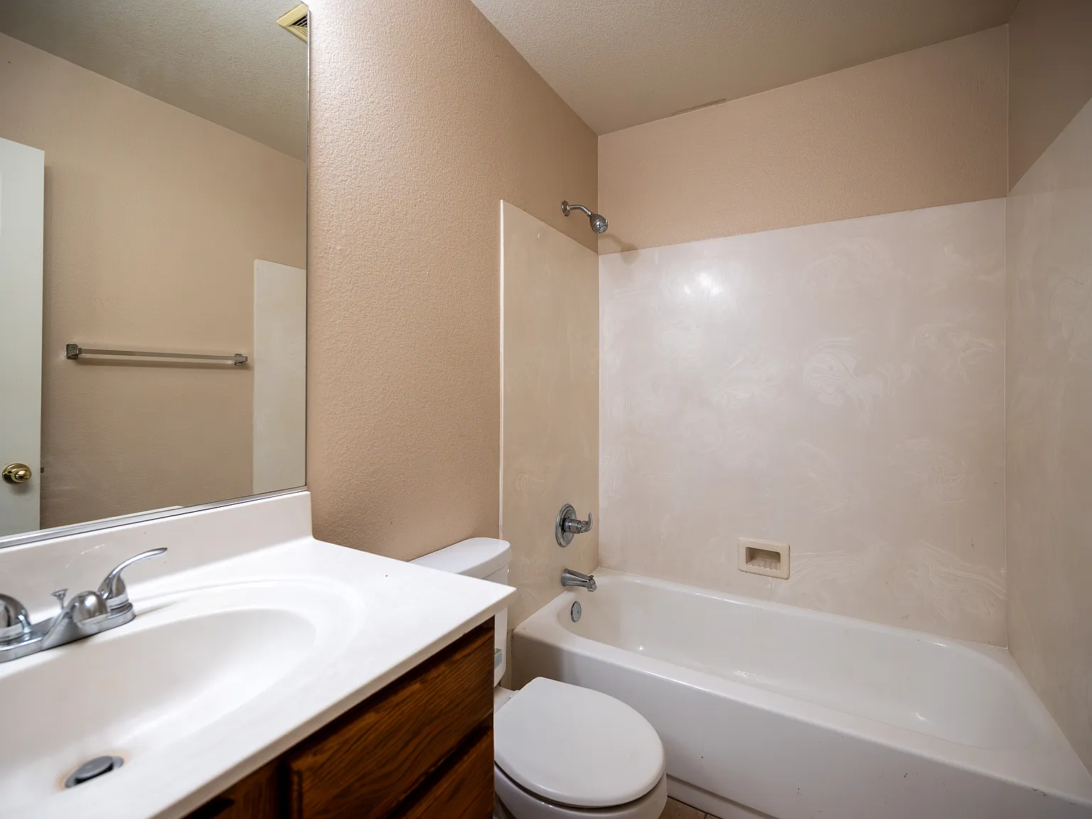 3 bed, 1560 sqft, $1,600 — Photo 3