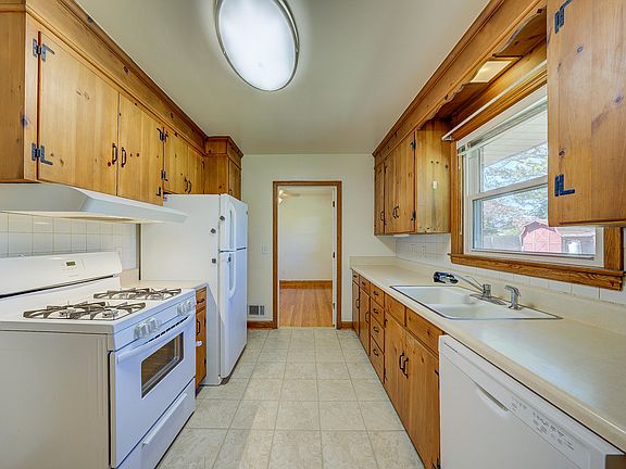 4th image of 726 Summerdean Ave