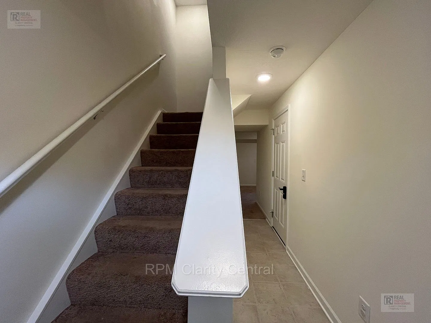 Beautiful 3-Bedroom Townhome with 2-Car Garage in Willow Reserve! — Photo 2