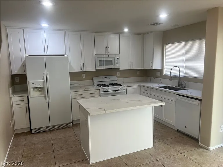 168 Gilliflower Ave — Photo 2