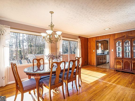 2nd image of 625 Forest Rd