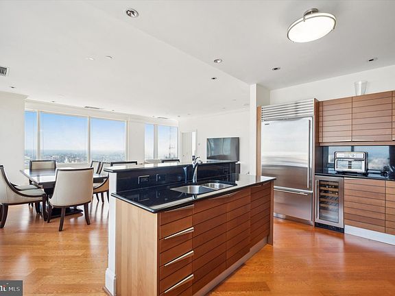 5th image of 50 S 16th St Unit 4005