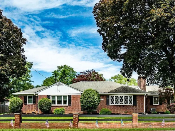 2207 Naamans Creek Rd, Upper Chichester, PA 19061
