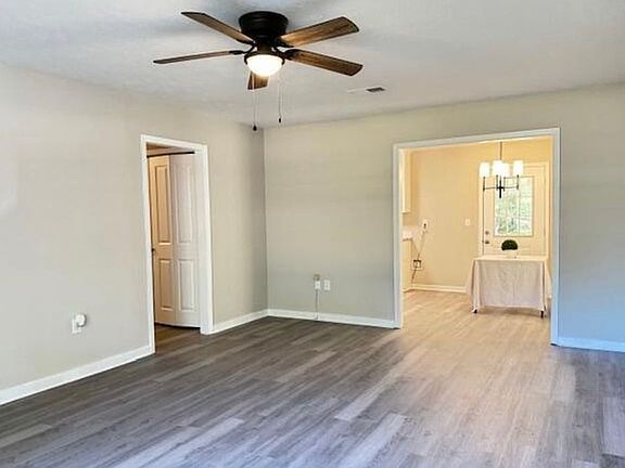 2nd image of 125 Holliday Trce