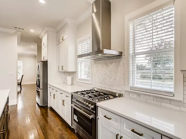 401 N Peak St — Photo 4