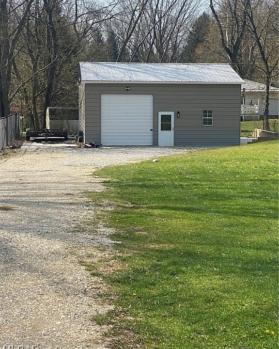 2nd image of 3116 Woodland Pl