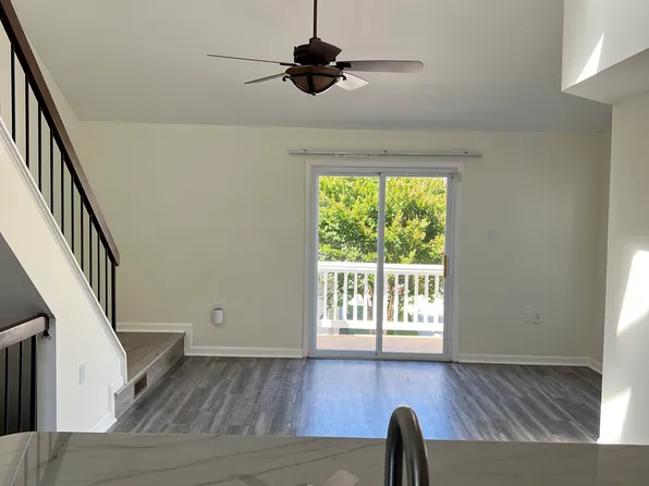 4339 Pembrook Village Dr, Alexandria, VA 22309
