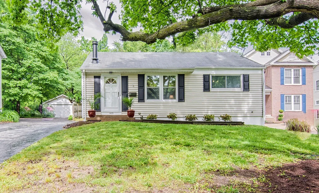 605 Edgar Rd photo 1