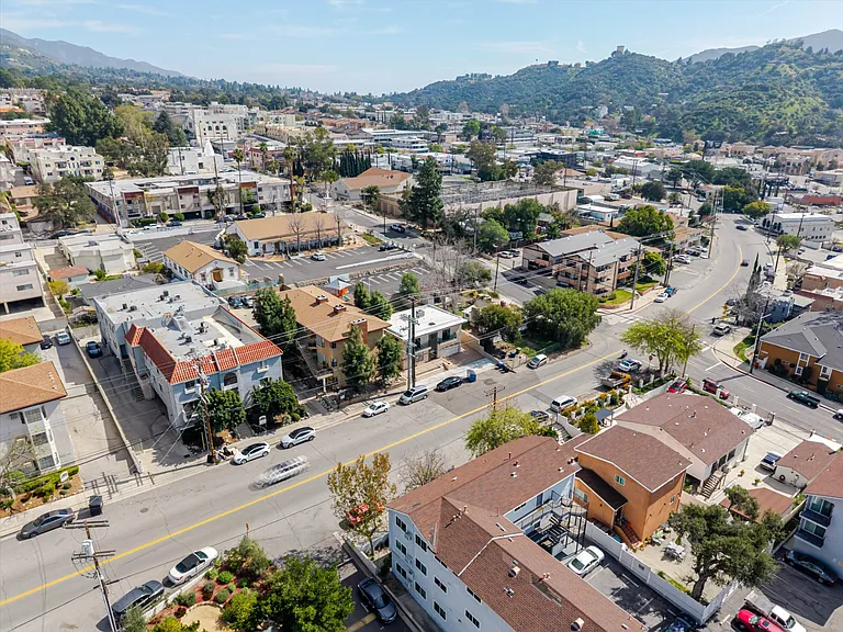 10232 Tujunga Canyon Blvd — Photo 31