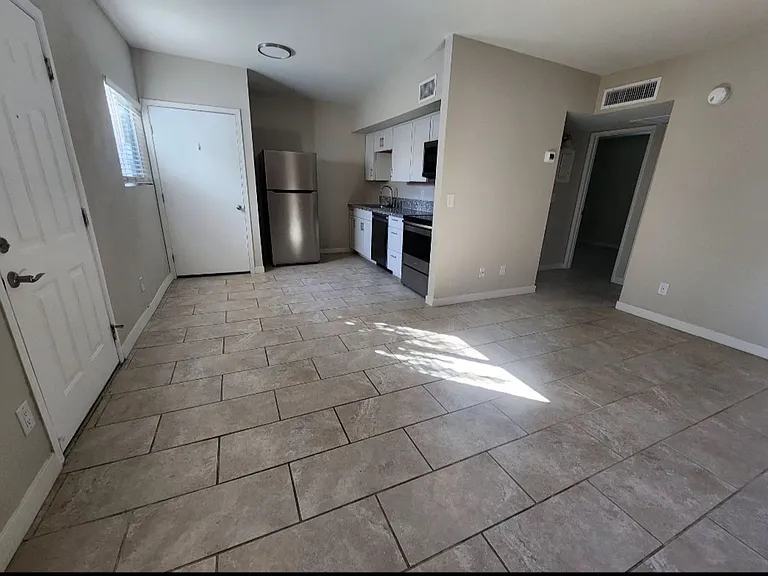 501 E Glenn St. — Photo 10