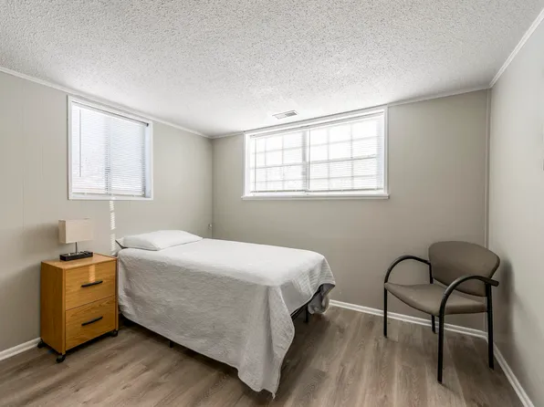 (undisclosed Address), Lees Summit, MO 64063