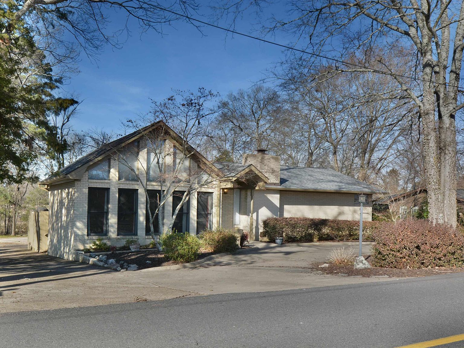 106 Country Club Dr