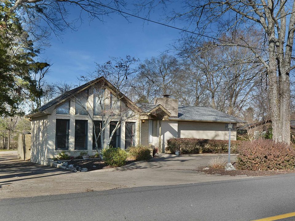 1st image of 106 Country Club Dr