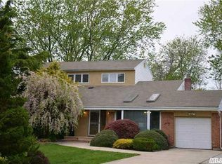 12 Dougal Ln, East Northport, NY 11731