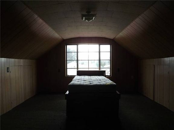 2nd Upstairs bedroom