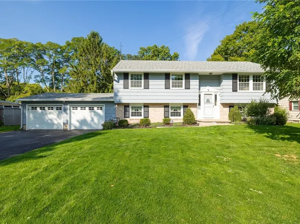 58 Bright Oaks Dr, Rochester, NY 14624