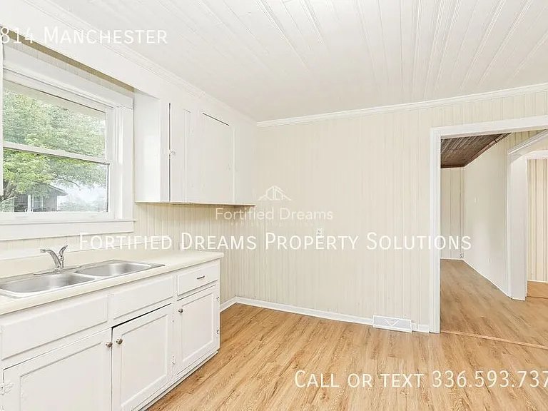 2814 Manchester St — Photo 7