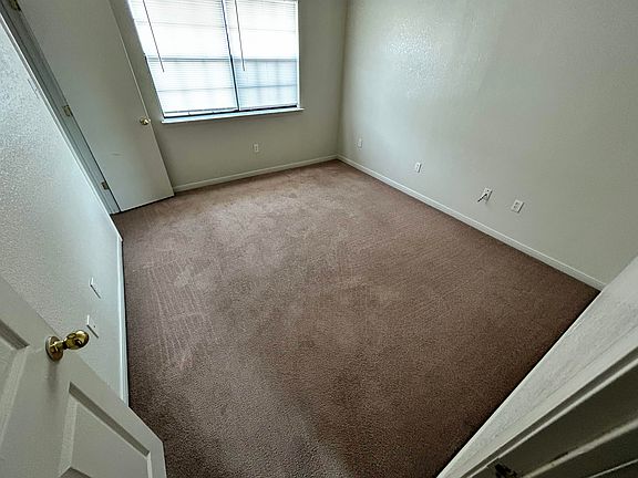 5th image of 1010 Lansberry Ct APT C