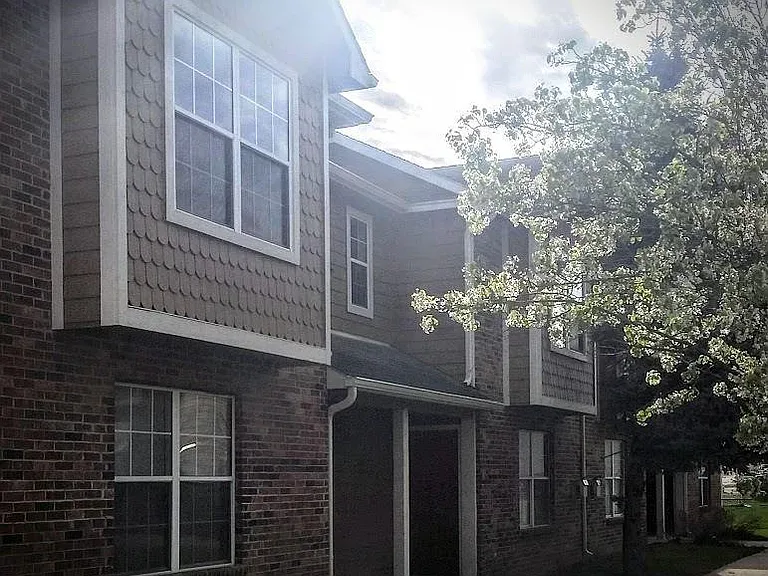 Courtside Townhomes — Photo 4