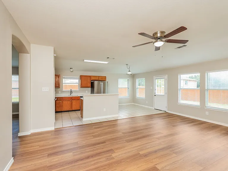 2114 Rose May Dr — Photo 6