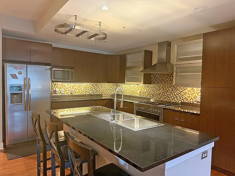 2240 N Clay St #205 — Photo 4
