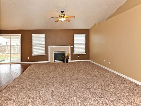 4th image of 2132 W Lake Pointe Ct