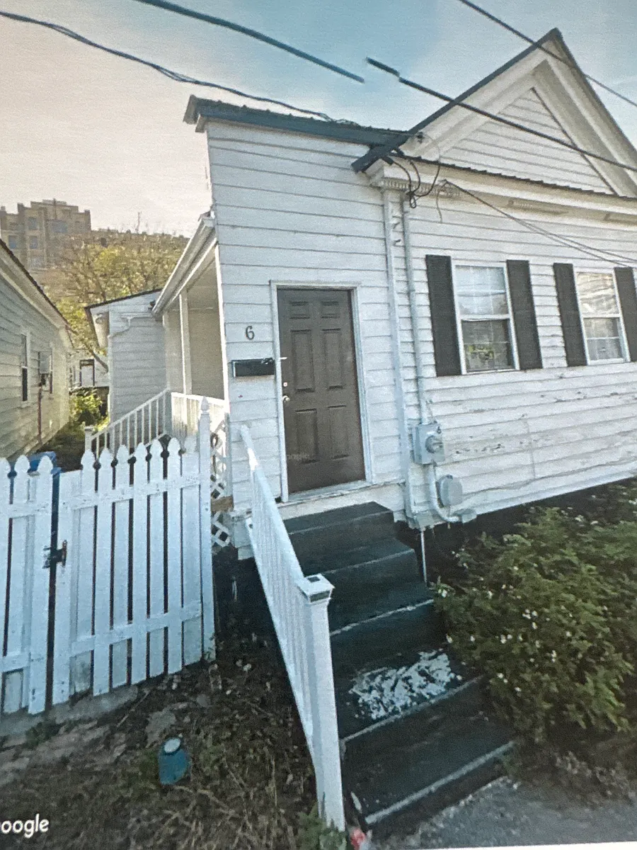 Primary Photo - 6 Ducs Ct