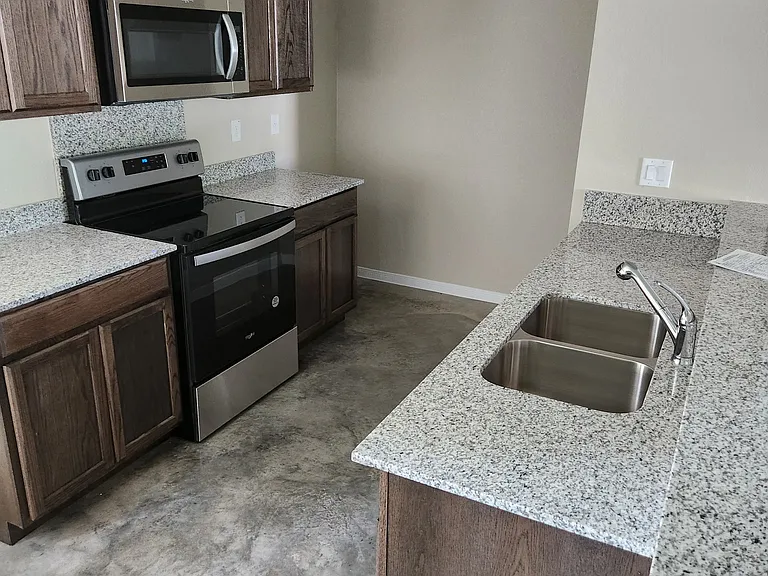 605 Stringer St #A — Photo 9