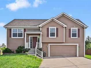 502 Lake Meadows Dr, Smithville, MO 64089