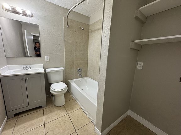 5th image of 11222 Belair Dr APT 4