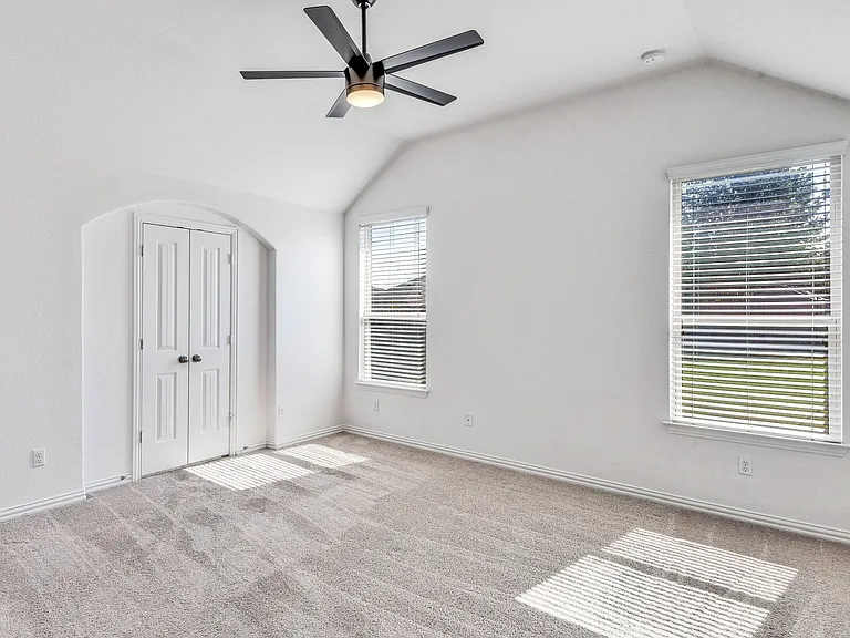 120 Lily Turf Cv — Photo 14