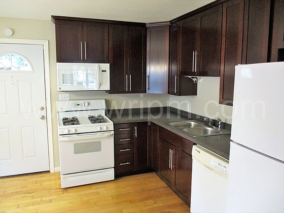 3rd image of 1845 Barclay St N