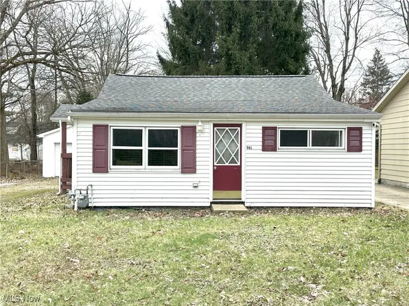 961 Lloyd Ave, Aurora, OH 44202