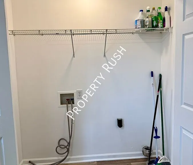 709 N Holly St — Photo 13
