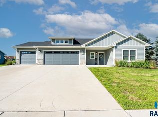 1708 Holiday Dr, Canton, SD 57013