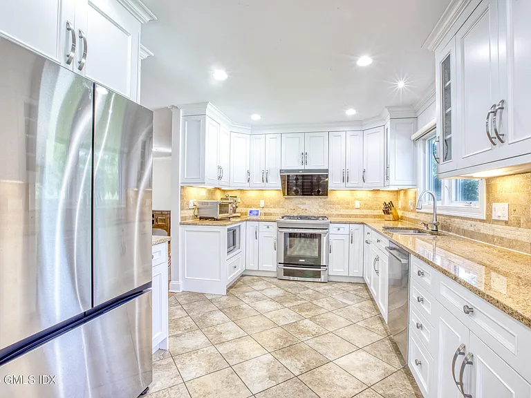 25 Weston Hill Rd — Photo 1