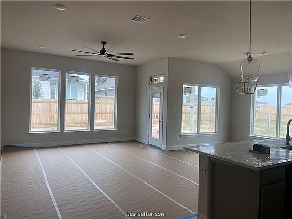 3rd image of 6211 Rockford Dr