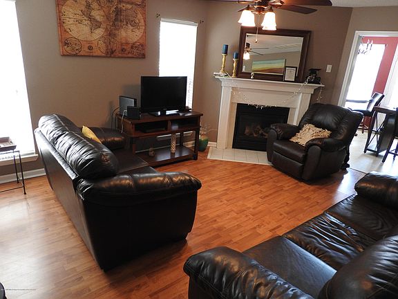 3rd image of 1583 Central Trails Dr