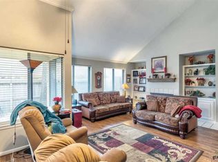 5756 Golden Oaks Dr, Tyler, TX 75703