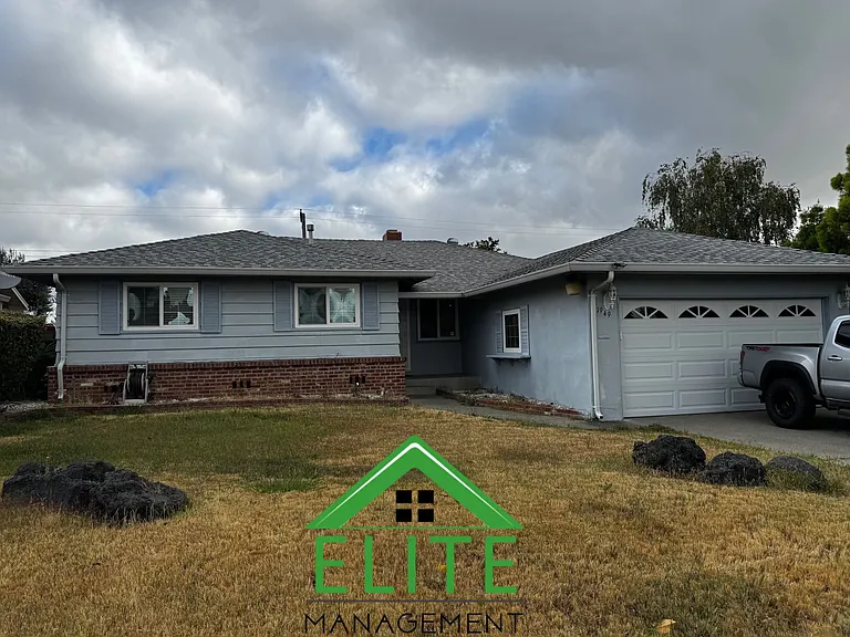 1949 Newport Ave — Photo 3