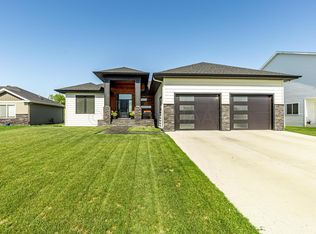 5751 67th St S, Fargo, ND 58104