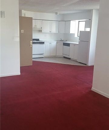 4th image of 8216 Parsons Blvd