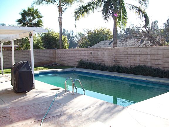 3rd image of 3931 Rosebay Dr