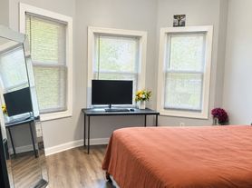 135 Fabyan Pl