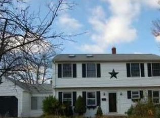 11 Earl St, Johnston, RI 02919
